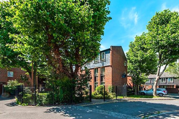 1 Bedroom Flat To Rent In Langdale Close, London, SE17