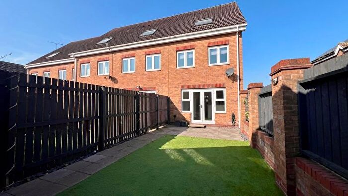 3 Bedroom End Terrace House For Sale In Whimbrel Chase, Scunthorpe, DN16