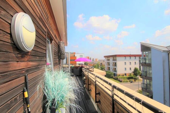 2 Bedroom Flat To Rent In Mizzen Court, Portishead, Bristol, BS20