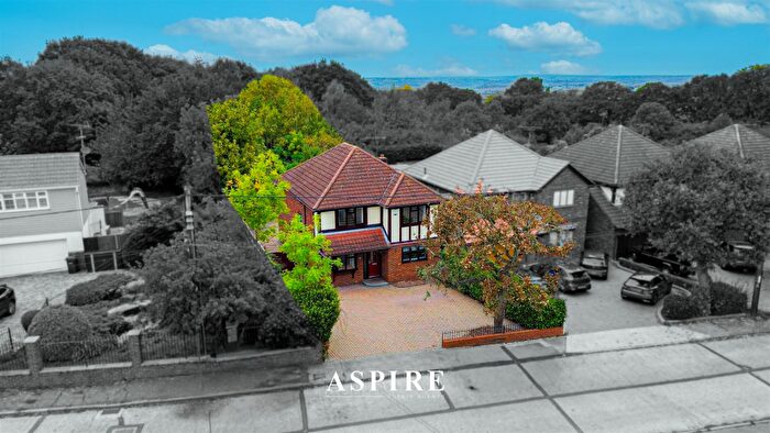 4 Bedroom Detached House For Sale In Goldfinch Lane, Benfleet, SS7