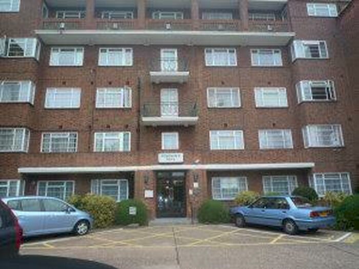 2 Bedroom Apartment To Rent In Pembroke Hall, Mulberry Close, Hendon, NW4