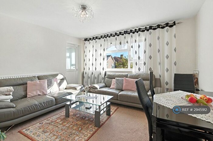 3 Bedroom Flat To Rent In Mountfield Road, London, E6