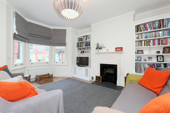 3 Bedroom Flat To Rent In Calabria Road, Highbury, Islington, London, N5