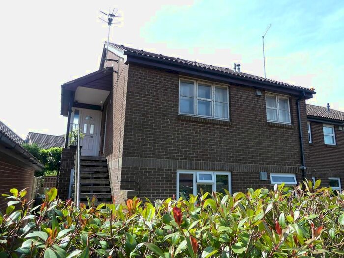 Studio To Rent In Withey Meadows, Hookwood, Horley, RH6