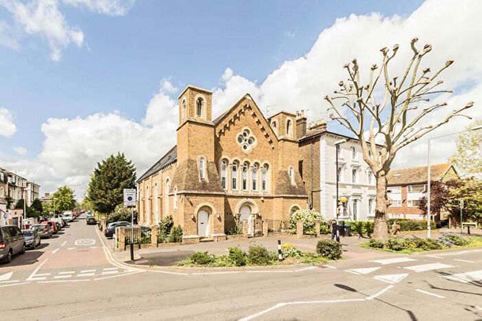 2 Bedroom Flat To Rent In Maple Road, Surbiton, KT6