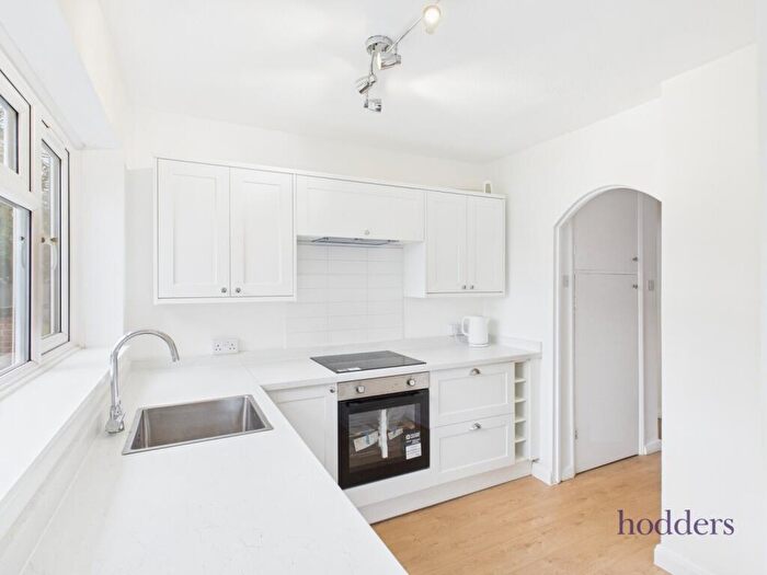 2 Bedroom Maisonette For Sale In Addlestone, Surrey, KT15