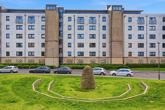 2 Bedroom Flat For Sale In / Hawkhill Close, Edinburgh, EH7