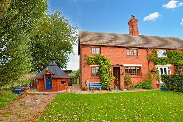 3 Bedroom Semi-Detached House For Sale In Middle Farm, Haconby, Bourne, PE10