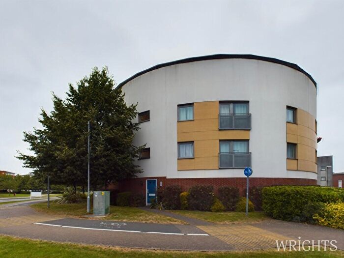 2 Bedroom Flat For Sale In Spectre Court, Hatfield, AL10