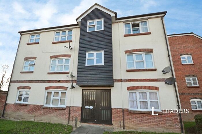 2 Bedroom Flat To Rent In Harvard Court, Colchester, CO4