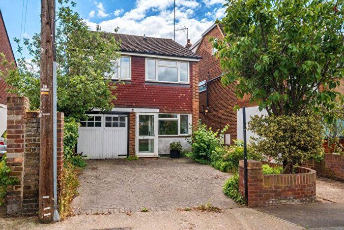 3 Bedroom Detached House For Sale In New Road, Kingston Upon Thames, Surrey, KT2