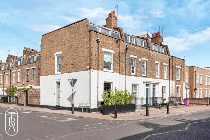 4 Bedroom Terraced House For Sale In Salmon Lane, London, E14
