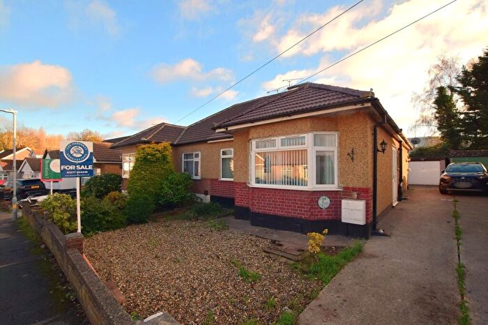 3 Bedroom Semi-Detached Bungalow For Sale In Ricketts Drive, Billericay, CM12