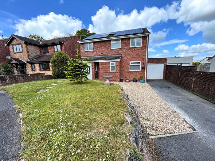 4 Bedroom Detached House For Sale In Monument Close, Wellington, TA21