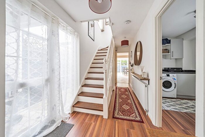 3 Bedroom End Of Terrace House For Sale In Ottershaw, Surrey, KT16