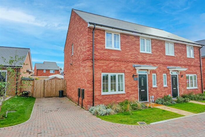 3 Bedroom Semi Detached House For Sale In Great Mead, Benson, OX10