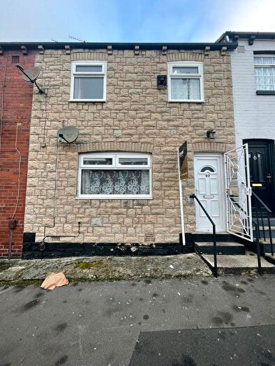 3 Bedroom Terraced House To Rent In Charlton Place, Leeds, LS9