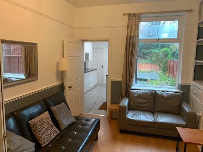 5 Bedroom Semi Detached House To Rent In Heeley Road, Selly Oak, Birmingham, B29