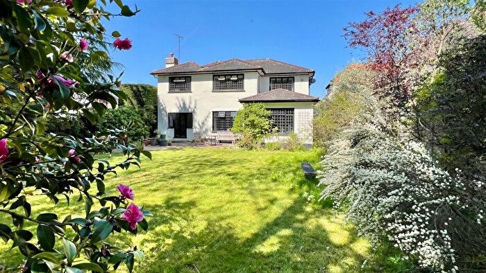5 Bedroom Detached House For Sale In Woodman Lane, Sewardstonebury, E4