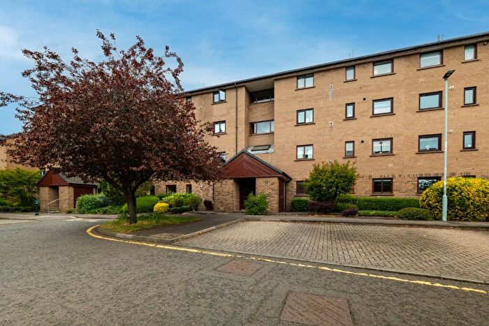 2 Bedroom Flat To Rent In East Parkside, Newington, Edinburgh, EH16