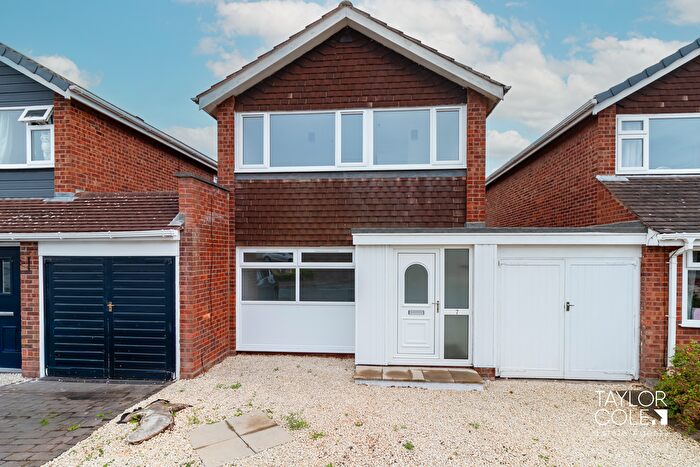 3 Bedroom Link Detached House For Sale In Iris Close, Tamworth, B79