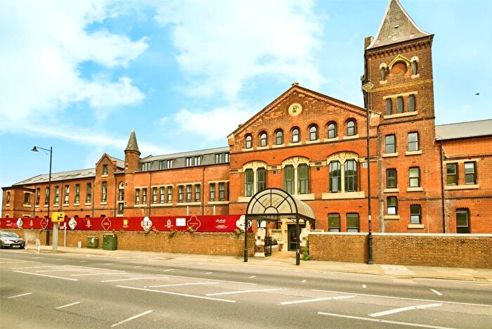 2 Bedroom Flat For Sale In New Road, Rochester, Kent, ME1