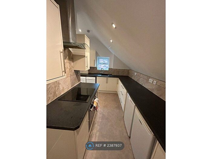 1 Bedroom Flat To Rent In Ivydene House, Stockport, SK4