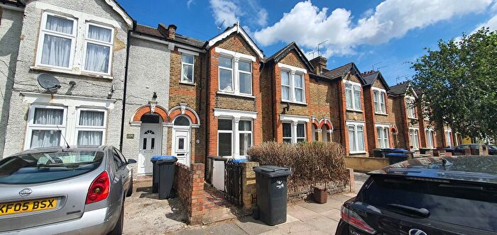 4 Bedroom Terraced House To Rent In Durants Road, Enfield, EN3