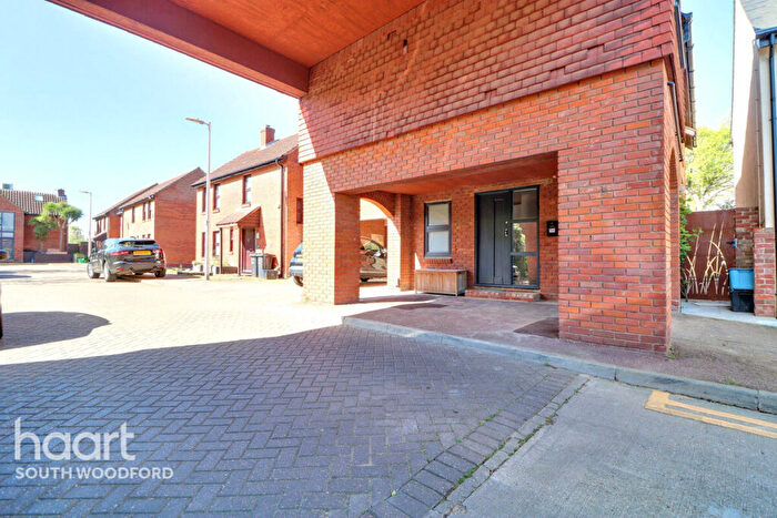 3 Bedroom Town House For Sale In Avon Way, South Woodford, E18