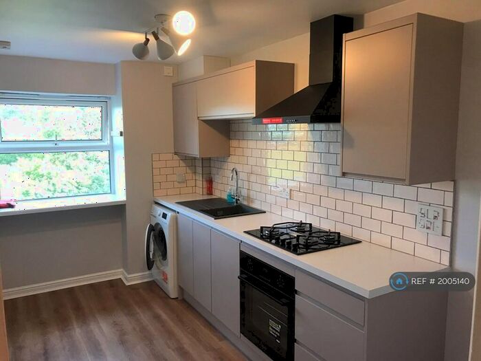 2 Bedroom Flat To Rent In Jubilee Court, Bristol, BS4