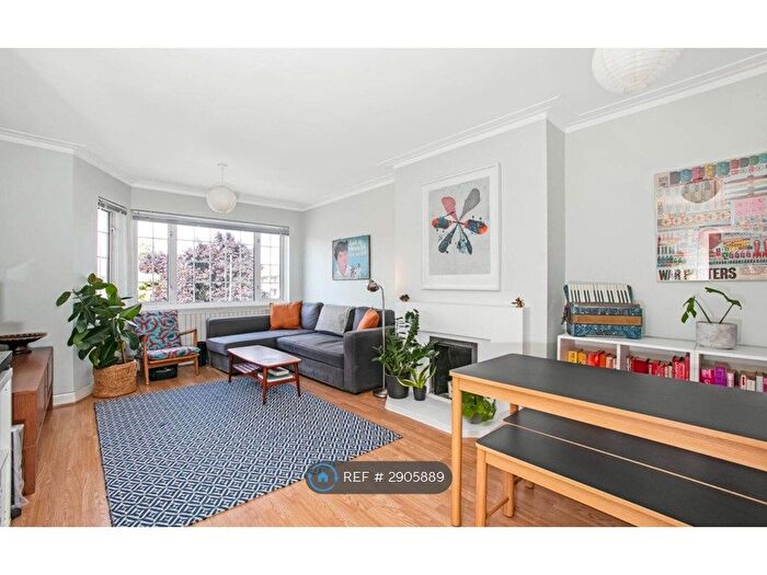 2 Bedroom Flat To Rent In Beulah Hill, London, SE19