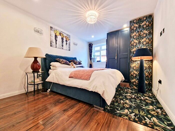 2 Bedroom Apartment To Rent In The Borough, Farnham, GU9