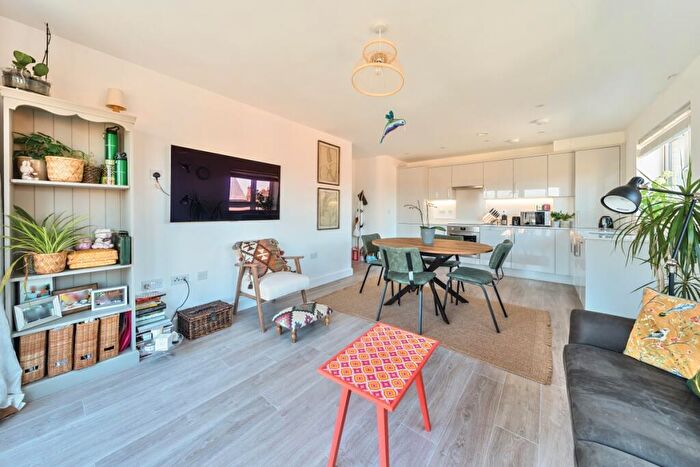 2 Bedroom Flat To Rent In Isambard Close Maidenhead, SL6