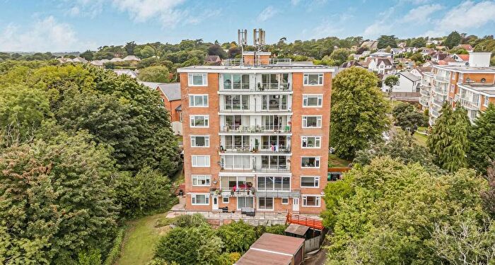 2 Bedroom Flat To Rent In Highcliffe Court, Mumbles, SA3