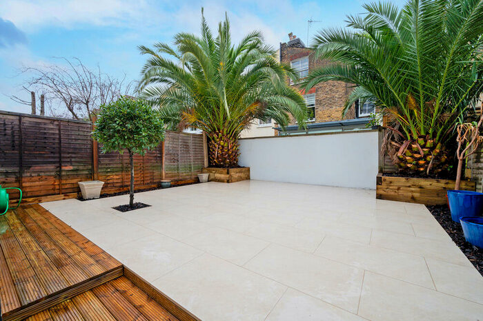 2 Bedroom Flat To Rent In Sisters Avenue, : Bed Rec Bath Unfurn, SW11