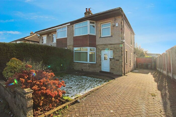 3 Bedroom Semi Detached House To Rent In Leafield Way, Bradford, BD2