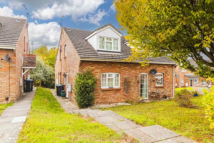 1 Bedroom House To Rent In Hunters Close, Tring, Hertfordshire, HP23