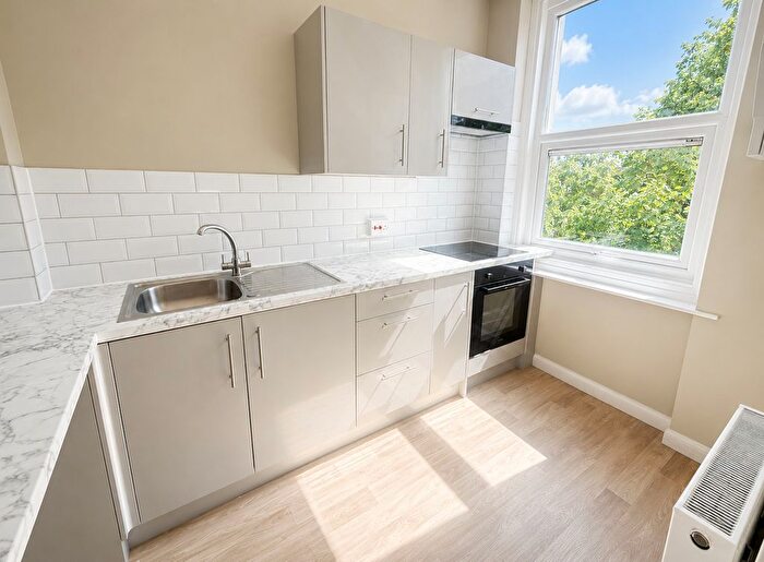 1 Bedroom Flat To Rent In West Parade, Grimsby, Lincolnshire, DN31