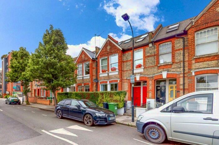 2 Bedroom Flat To Rent In Cobbold Road, W12