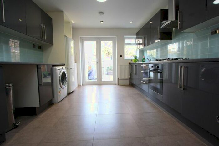 3 Bedroom Terraced House To Rent In Kenlor Rd, Tooting, Wandsworth SW17