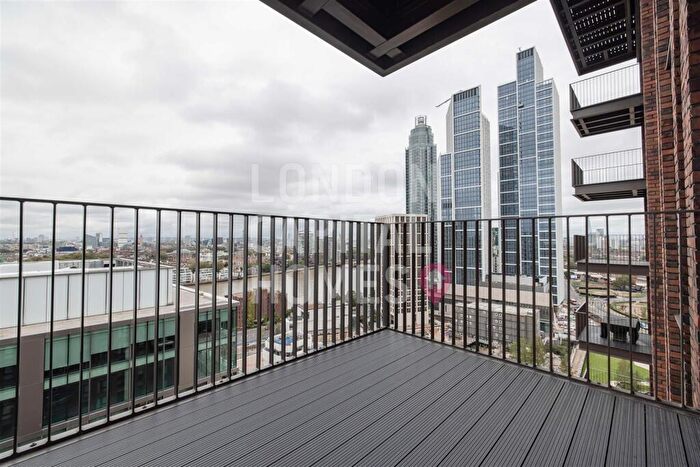 2 Bedroom Apartment To Rent In Legacy Building, Viaduct Gardens, London, SW11