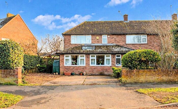 4 Bedroom Semi-Detached House For Sale In Preston Road, Toddington, Dunstable, LU5