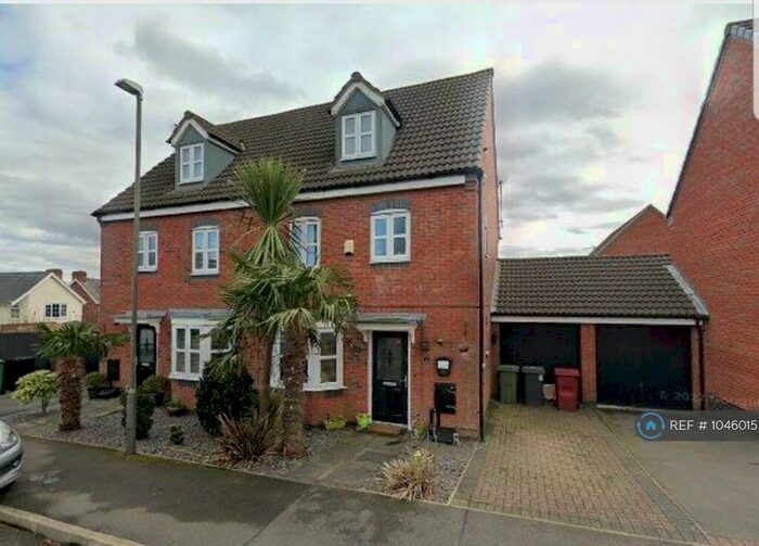 4 Bedroom Semi-Detached House To Rent In Carnfield Close, Alfreton, DE55