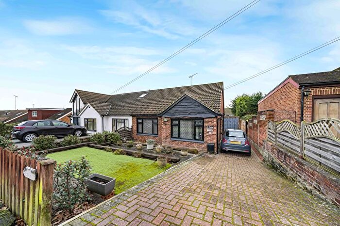 2 Bedroom Bungalow For Sale In Squires Way, Joydens Wood, DA2