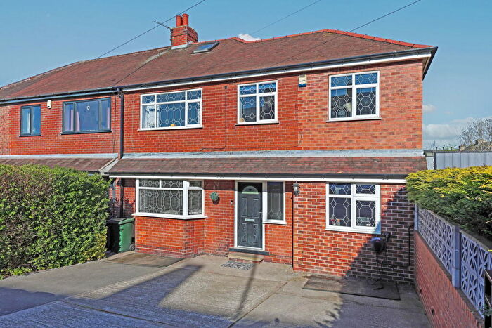 4 Bedroom Semi-Detached House For Sale In Greenfoot Lane, Barnsley, S75