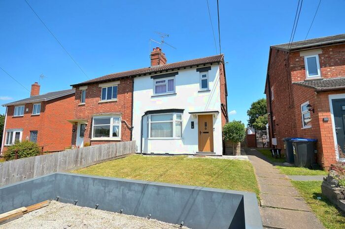 3 Bedroom Semi-Detached House For Sale In Brockhall Road, Flore, Northampton, NN7