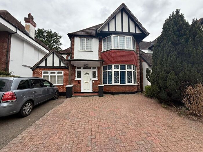 2 Bedroom Flat To Rent In The Drive, Edgware, HA8