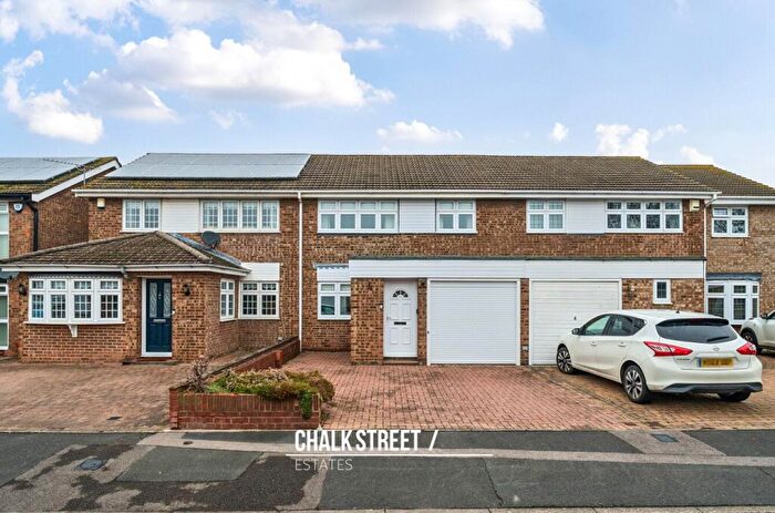 3 Bedroom Terraced House For Sale In Veny Crescent, Hornchurch, RM12