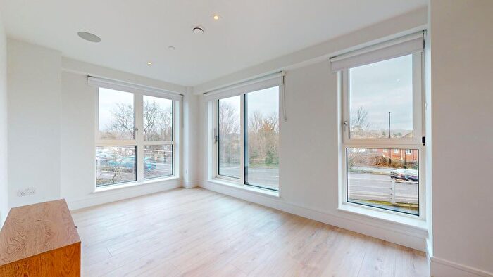 2 Bedroom Flat To Rent In Beverley Way, New Malden, SW20