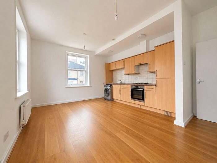2 Bedroom Flat For Sale In Lansdowne Square, Northfleet, Gravesend, Kent, DA11